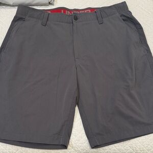 Under Armour Men's heatgear dark gray golf shorts